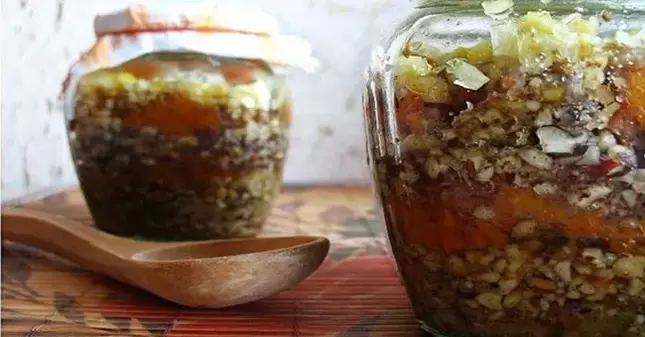 μείγμα ξηρών καρπών με μέλι για δραστικότητα