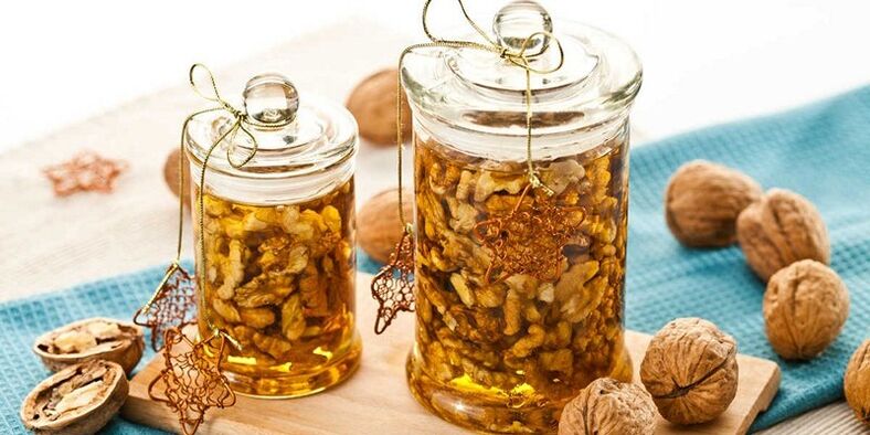 Ξηροί καρποί με μέλι - υγιεινά τρόφιμα που μπορούν να αυξήσουν την ανδρική ισχύ